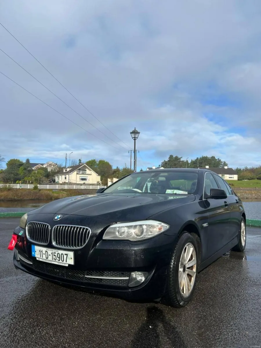BMW 5-Series 2011 - Image 2
