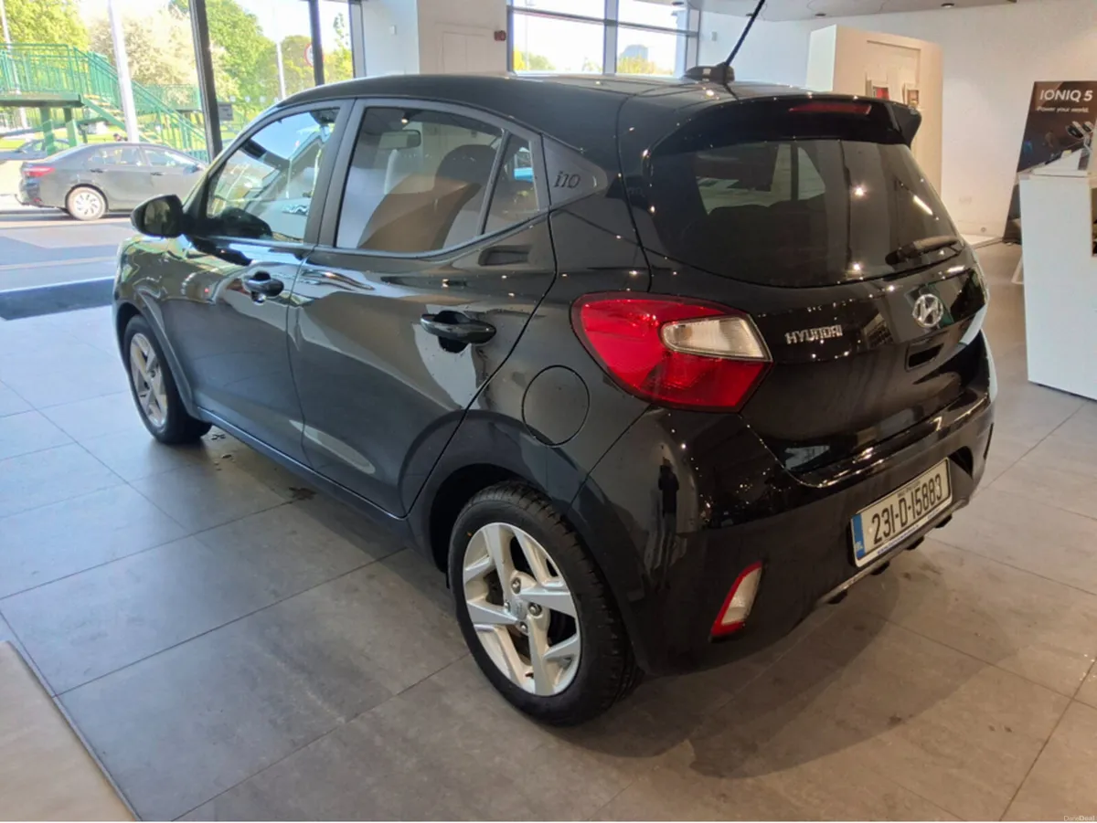 Hyundai i10 DELUXE - Only 16,000 Km - - Image 3