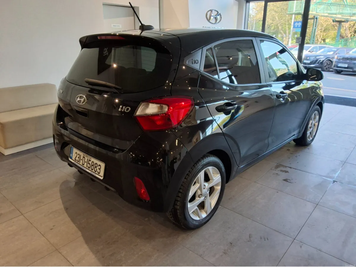 Hyundai i10 DELUXE - Only 16,000 Km - - Image 2