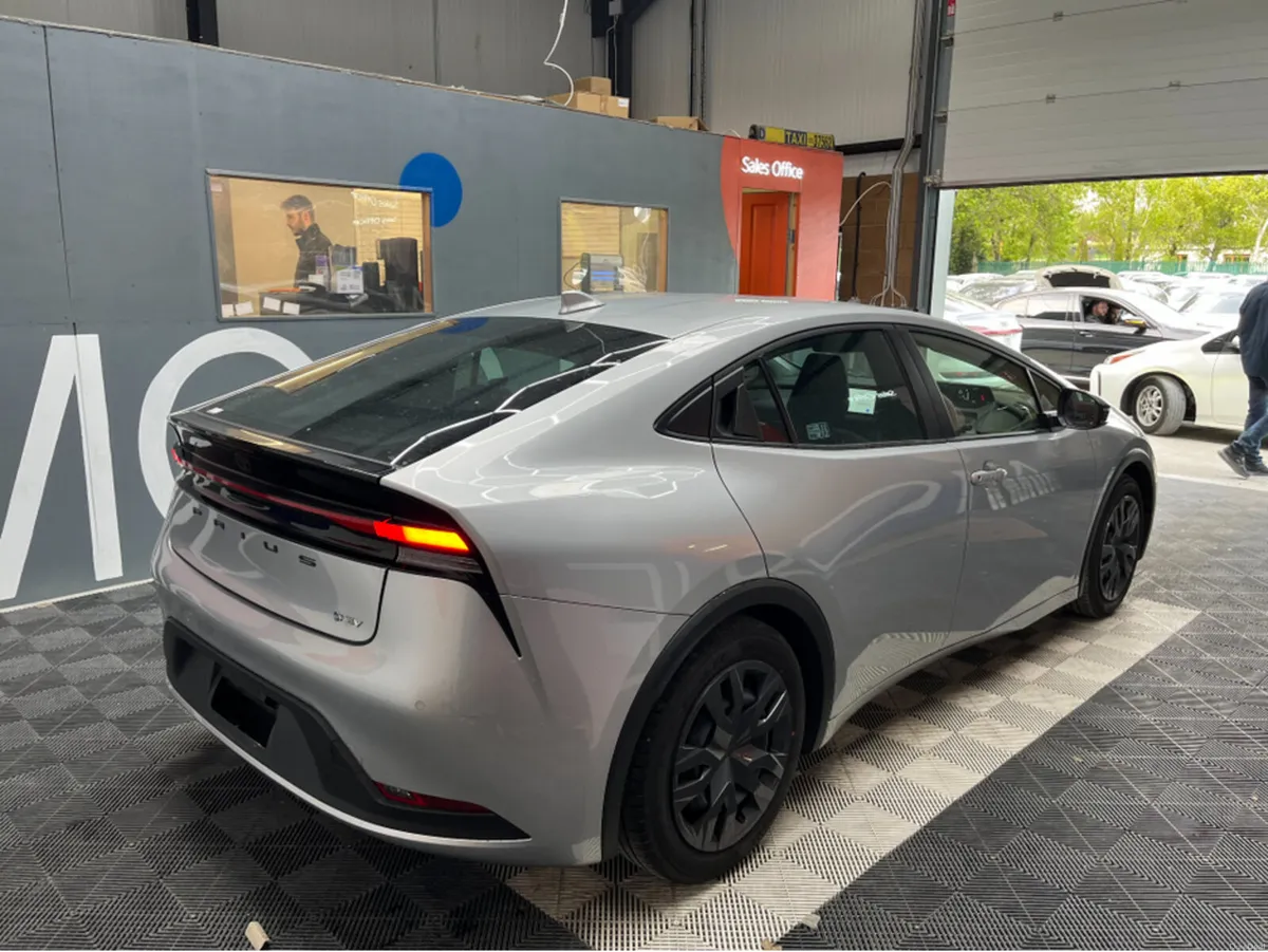 Toyota Prius €33950 2025 TOYOTA PRIUS X 1.8 AUTOMA - Image 2