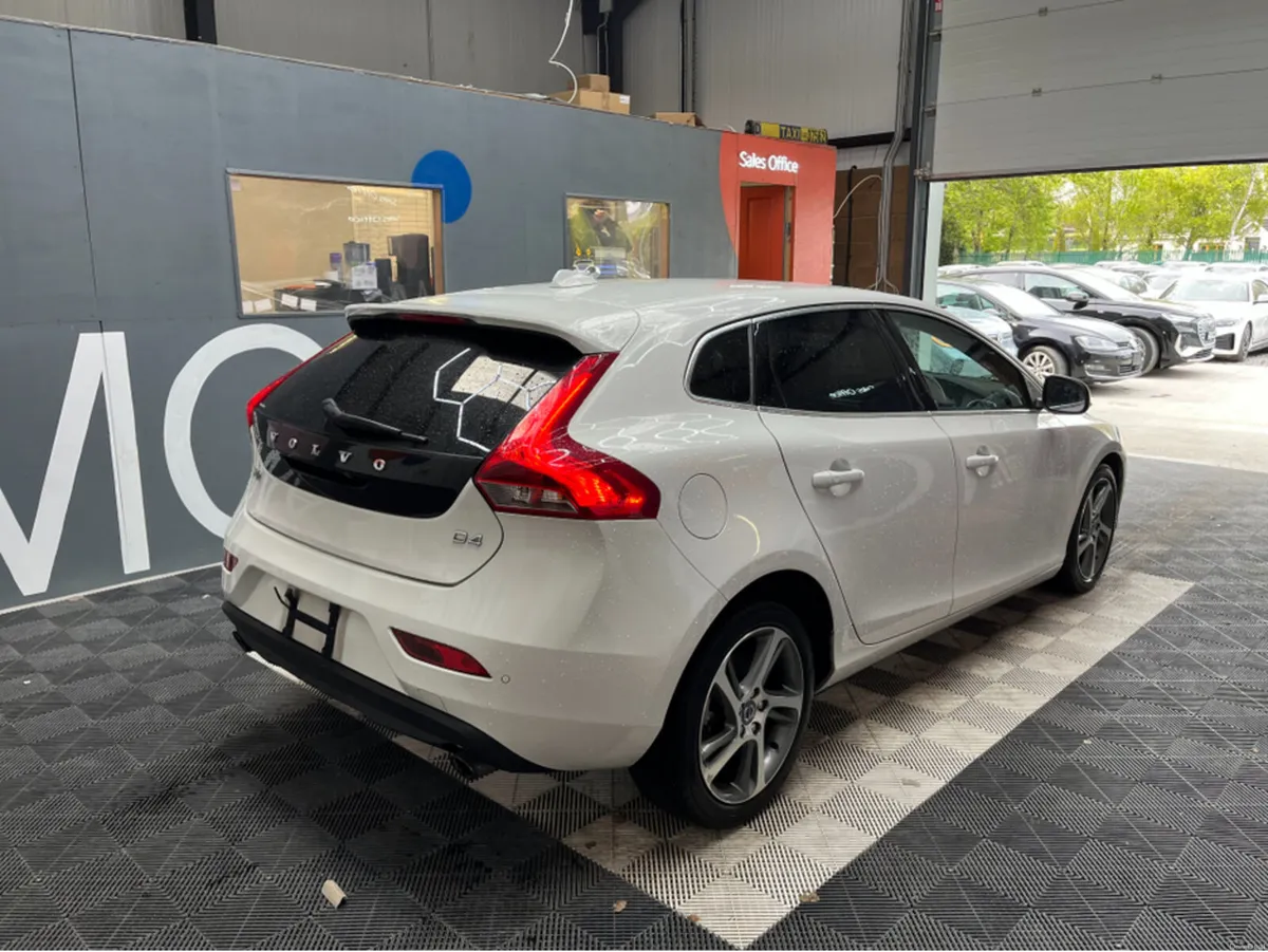 Volvo V40 €12950 2016 VOLVO V40 2.0 AUTOMATIC / CR - Image 2