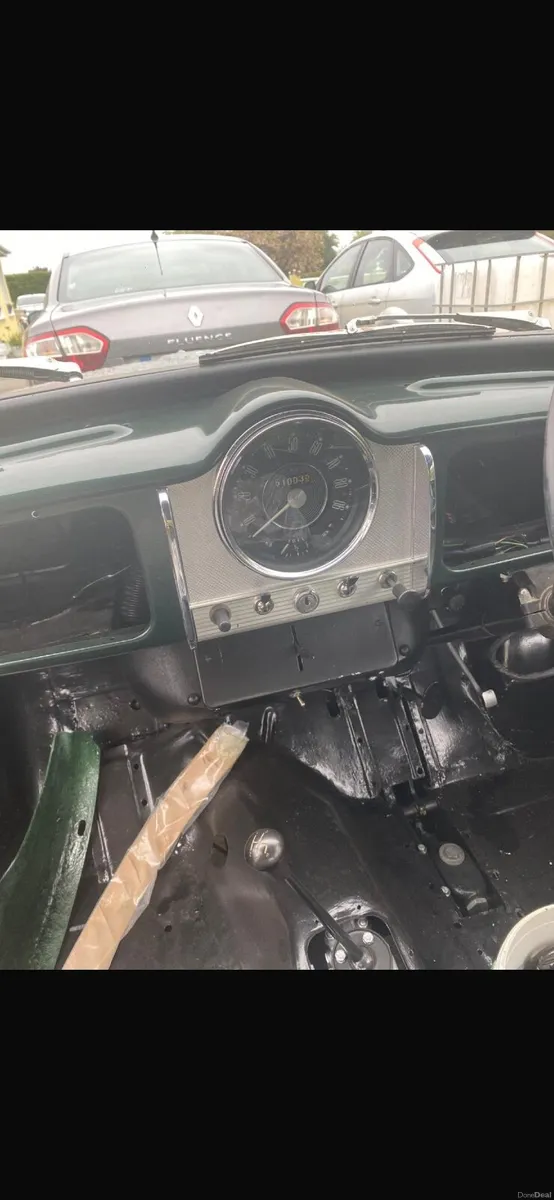 Triumph Spitfire 1978 & Morris minor 1000 - Image 3