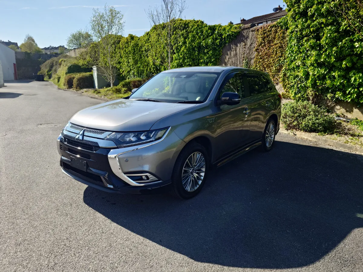Mitsubishi Outlander Phev - Image 3