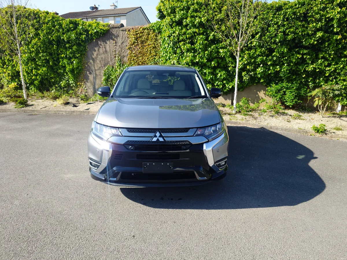 Mitsubishi Outlander Phev - Image 2