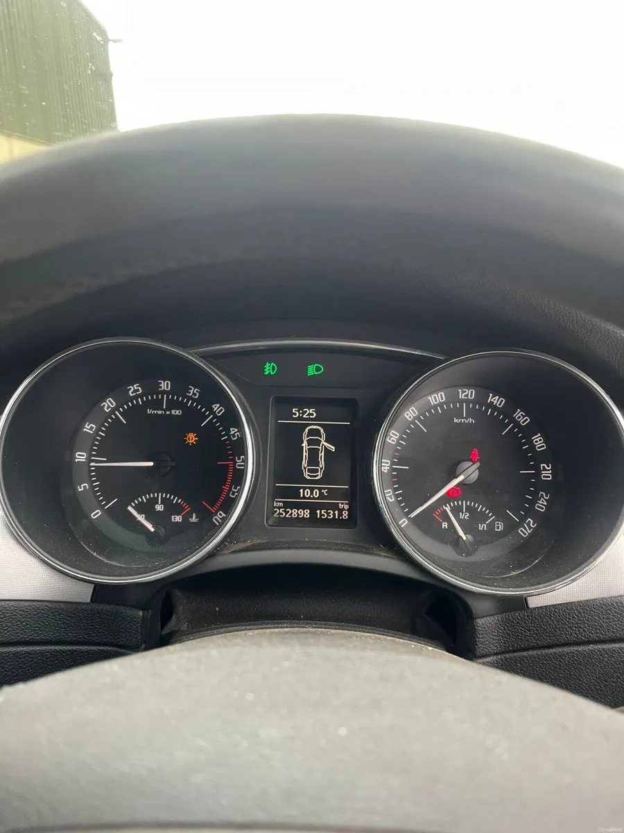 2010 Skoda Superb - Image 3