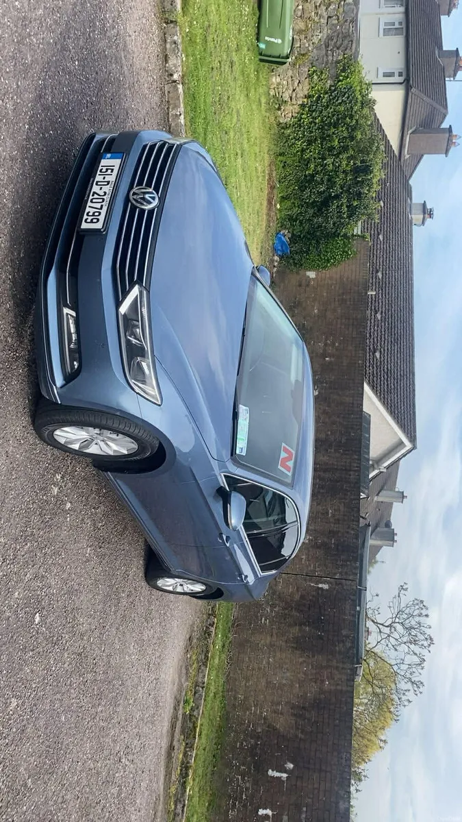 Volkswagen Passat 2015 - Image 2