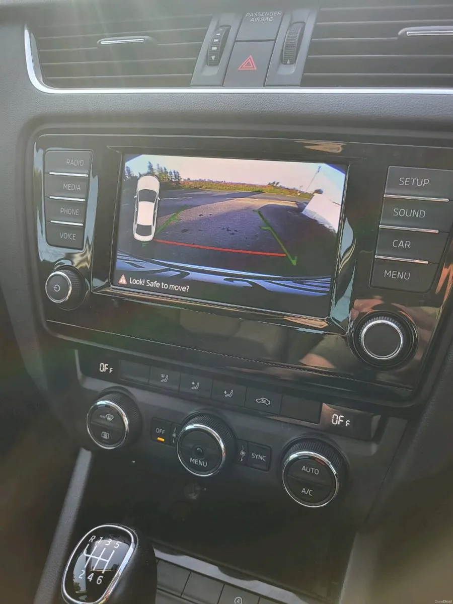 Skoda Octavia petrol **low mileage** - Image 3