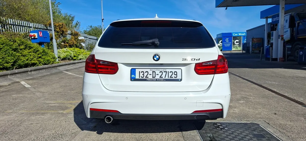 BMW 320D M-SPORT 5Dr-ESTATE 2.0 DIESEL - AUTOMATIC - Image 4