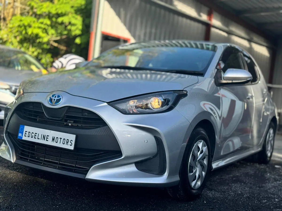 2020 Toyota Yaris new shape Hybrid perfect car - Image 2