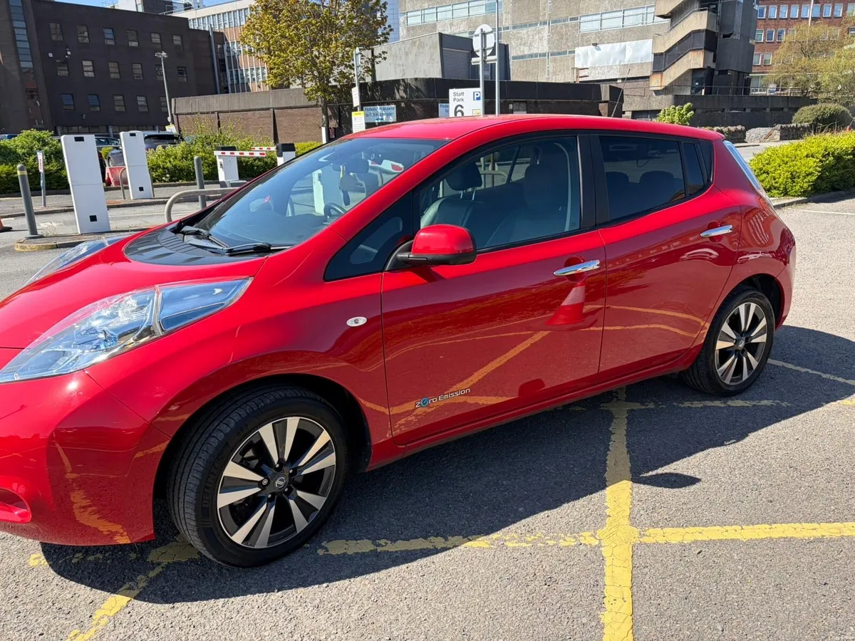 2017 Electric Nissan Leaf - Image 2