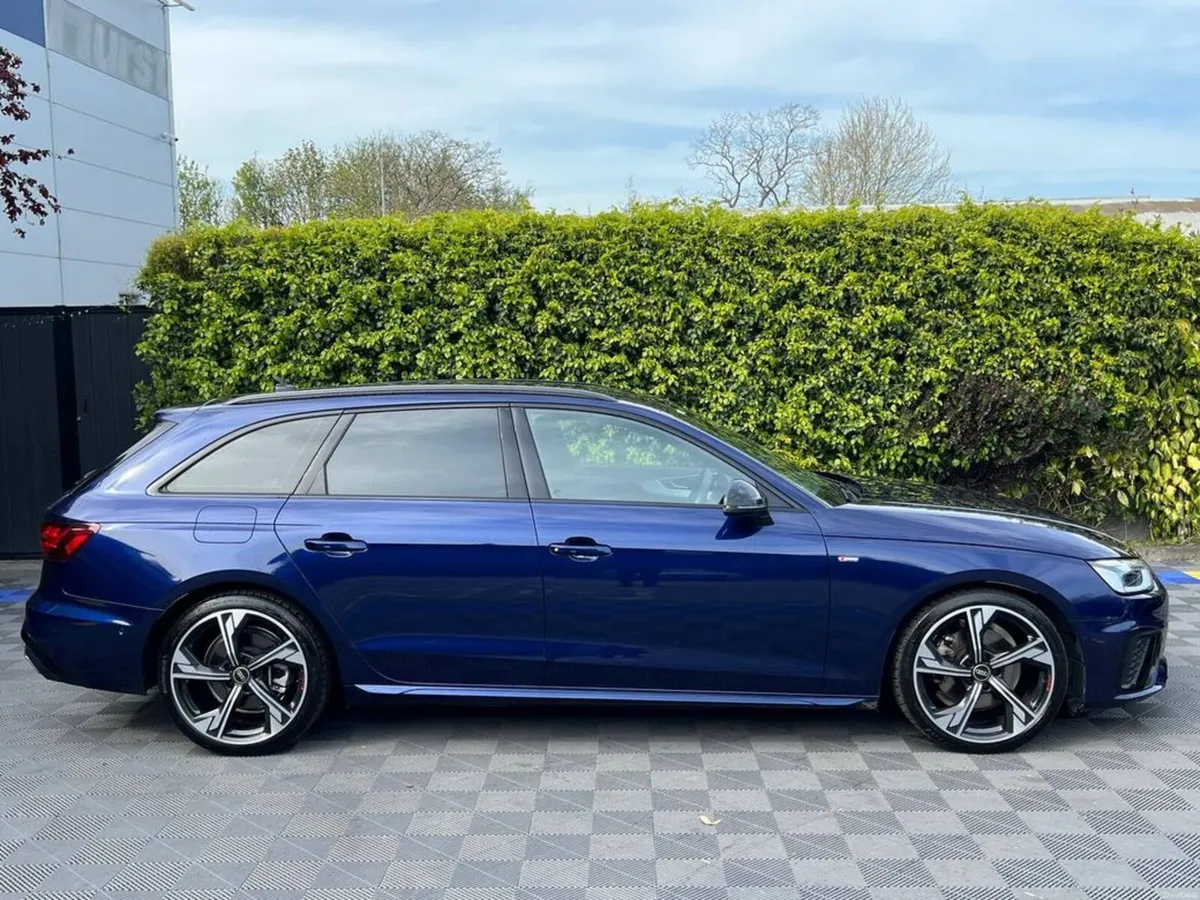 Audi A4 S-LINE AVANT 2.0 TDI // DIAMOND CUT ALLOYS - Image 2