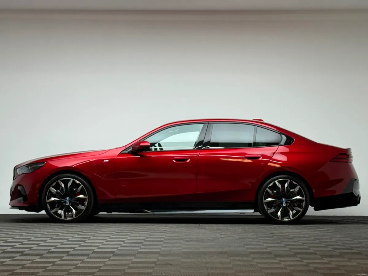 BMW 5-Series 550E M SPORT PRO XDRIVE - Image 4