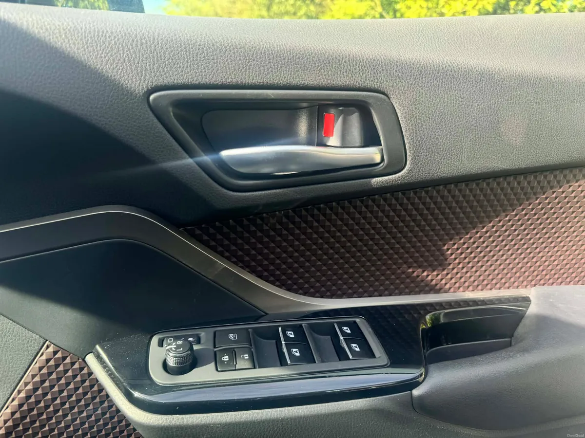 Toyota C-HR 2017 Immaculate Condition G package - Image 4