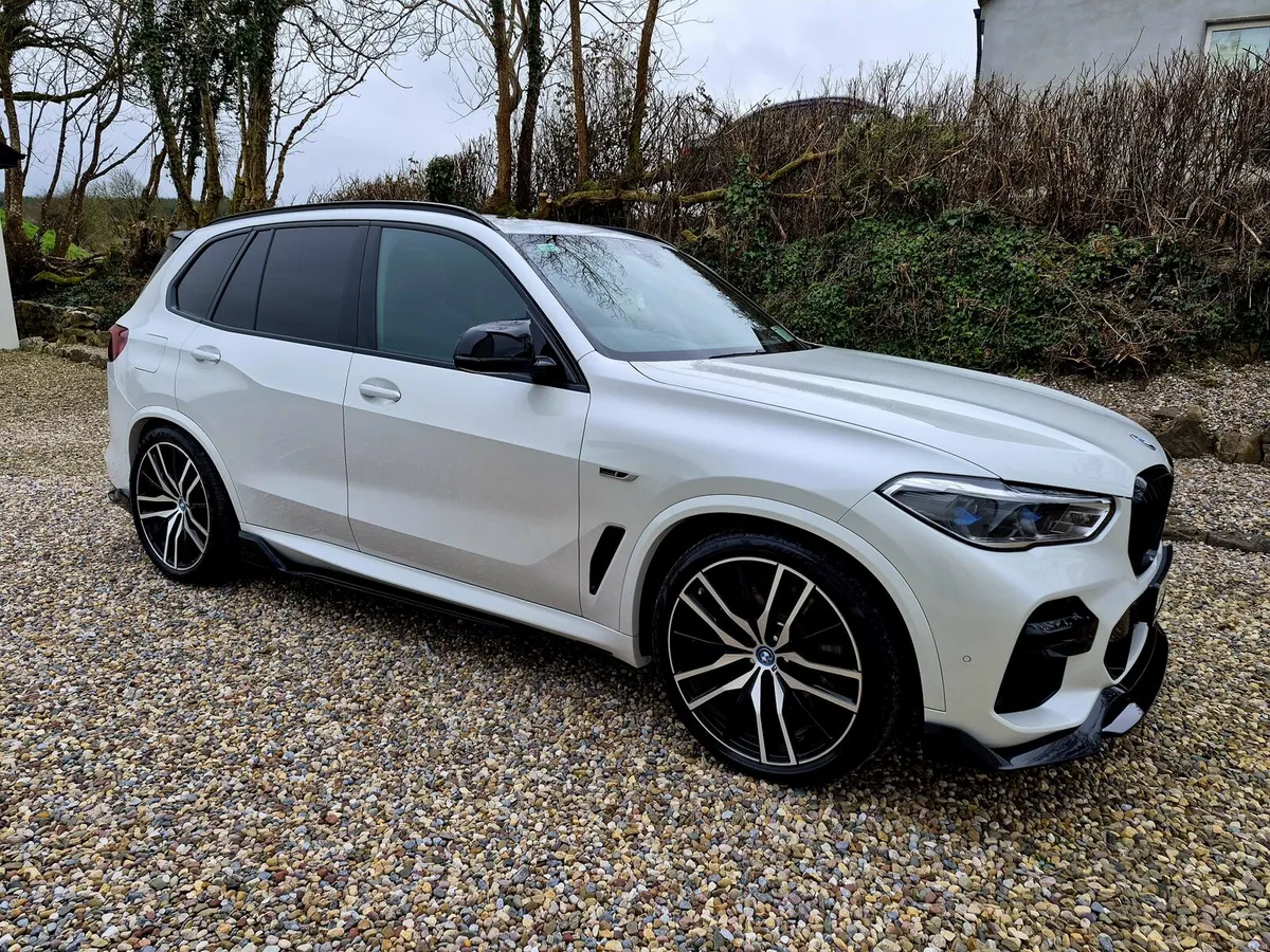 2022 BMW X5 45E  M SPORT X DRIVE. - Image 2