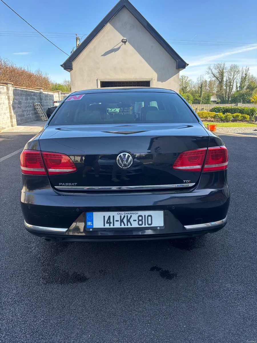 Volkswagen Passat 2014 - Image 2