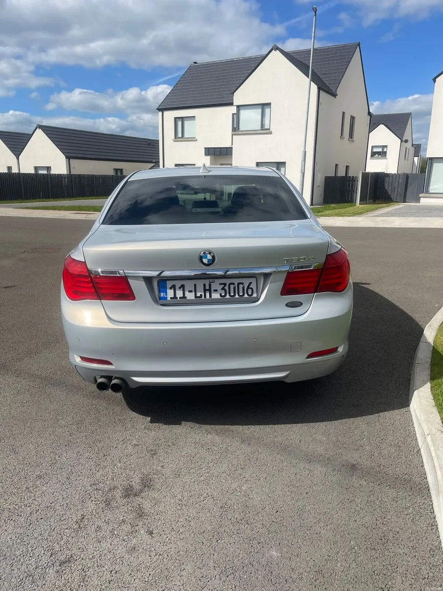 BMW 7-Series 2011 - Image 5
