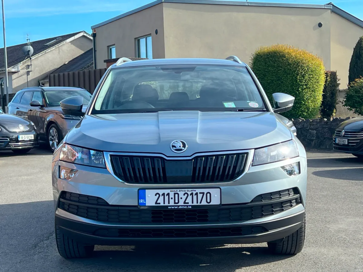 Skoda Karoq AMBITION 2.0TDI DSG *1 OWNER* - Image 2