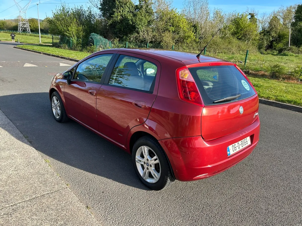 06 FIAT PUNTO 1.2 very low kms €2,950 - Image 4
