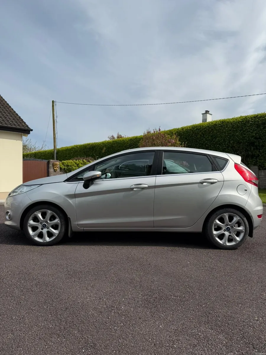 Ford Fiesta 2012 - Image 2