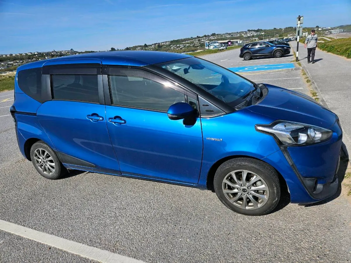 Toyota Sienta - Image 2