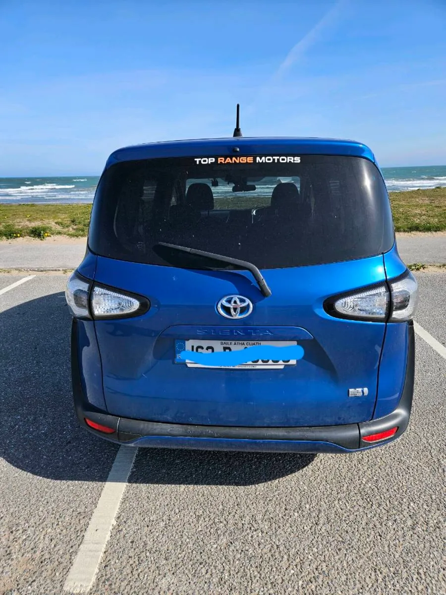 Toyota Sienta - Image 1
