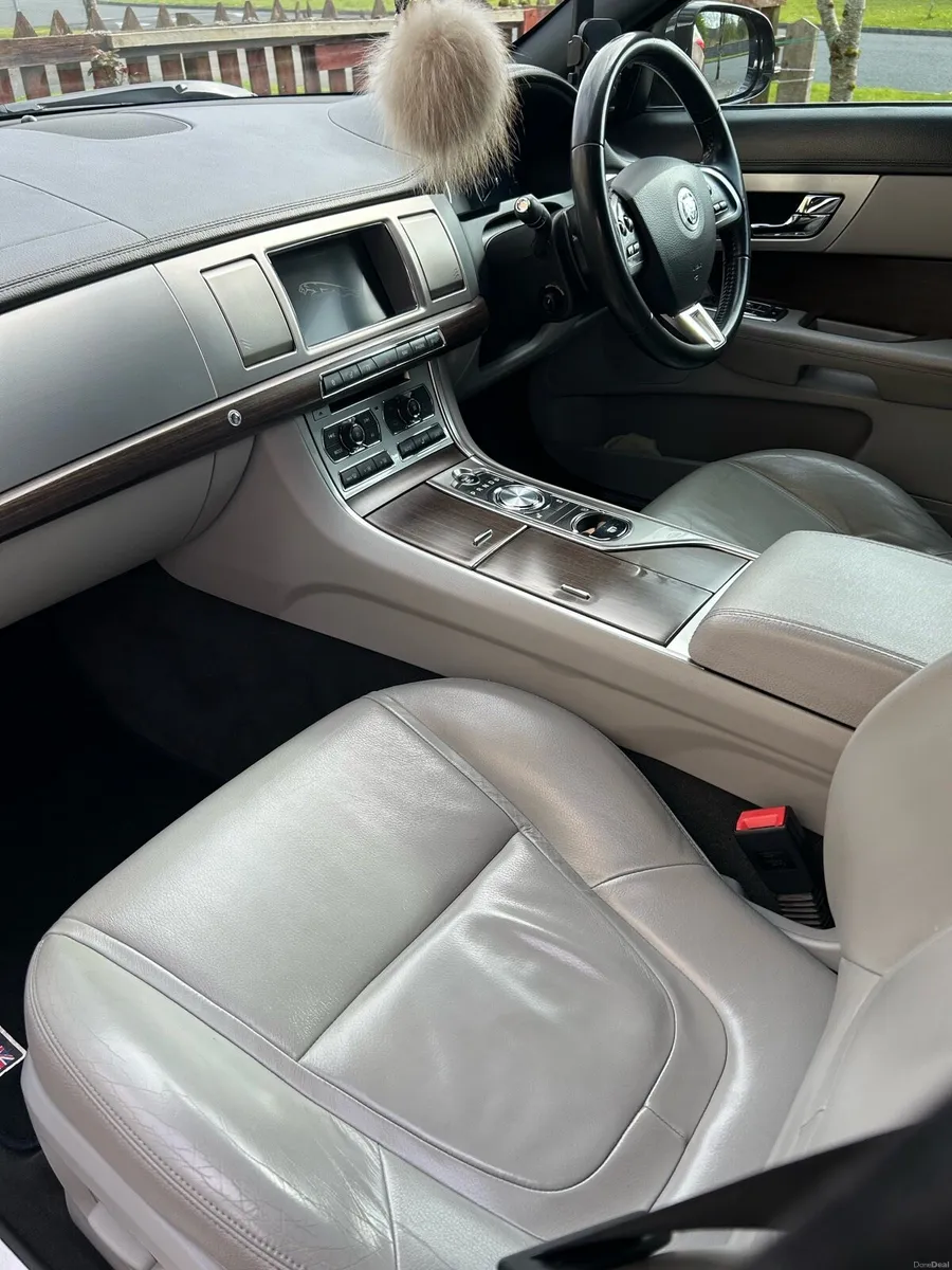 Jaguar XF - Image 3