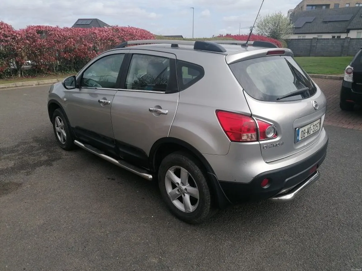 Nissan Qashqai 1.6 petrol, new NCT, low mileage - Image 3