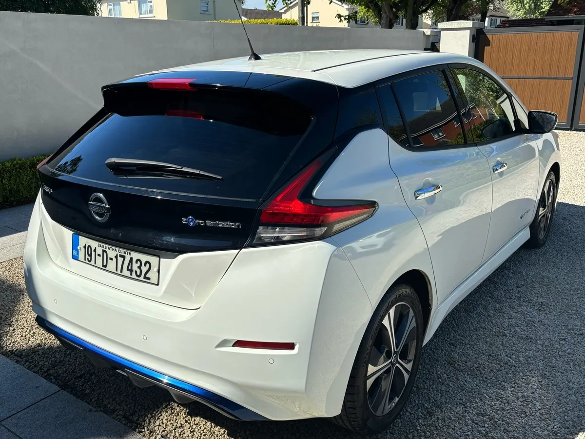 2019 Nissan Leaf SV Premium 40KW - Image 4