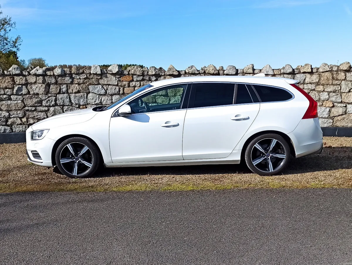 2016 Volvo V60 D4 R-Design Auto - Image 4