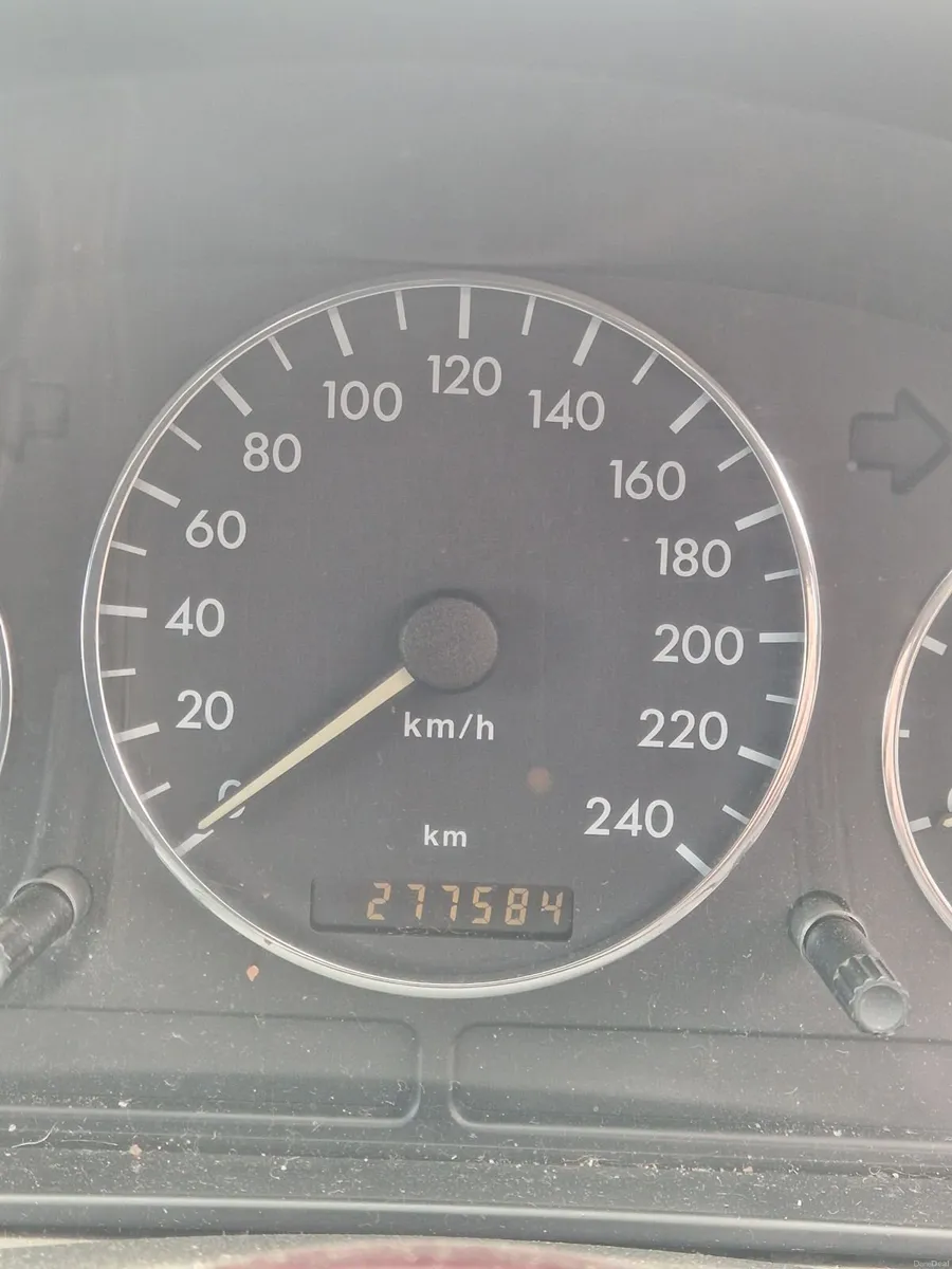 Mercedes-Benz M-Class 2005 - Image 2