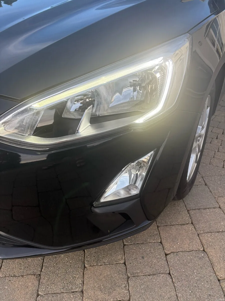 FORD FOCUS 1.5 tdci ZETEC (new model) - Image 4
