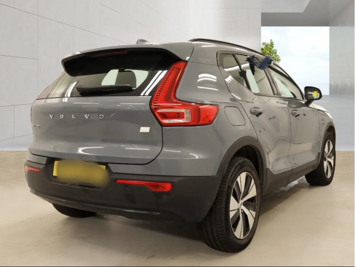 Volvo XC40 2022 Plus Full Leather - Image 4