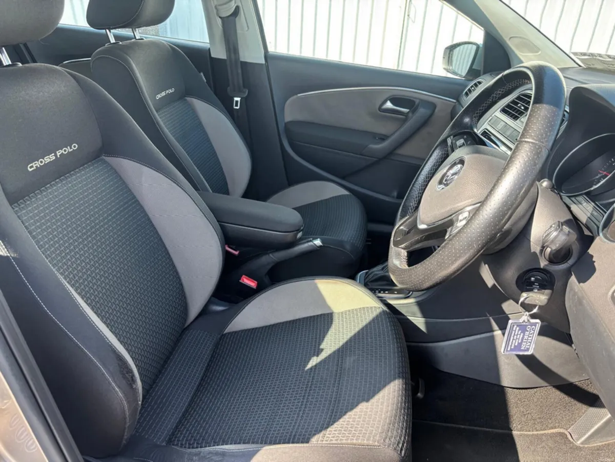Volkswagen Polo CROSS TSI. AUTO - Image 4