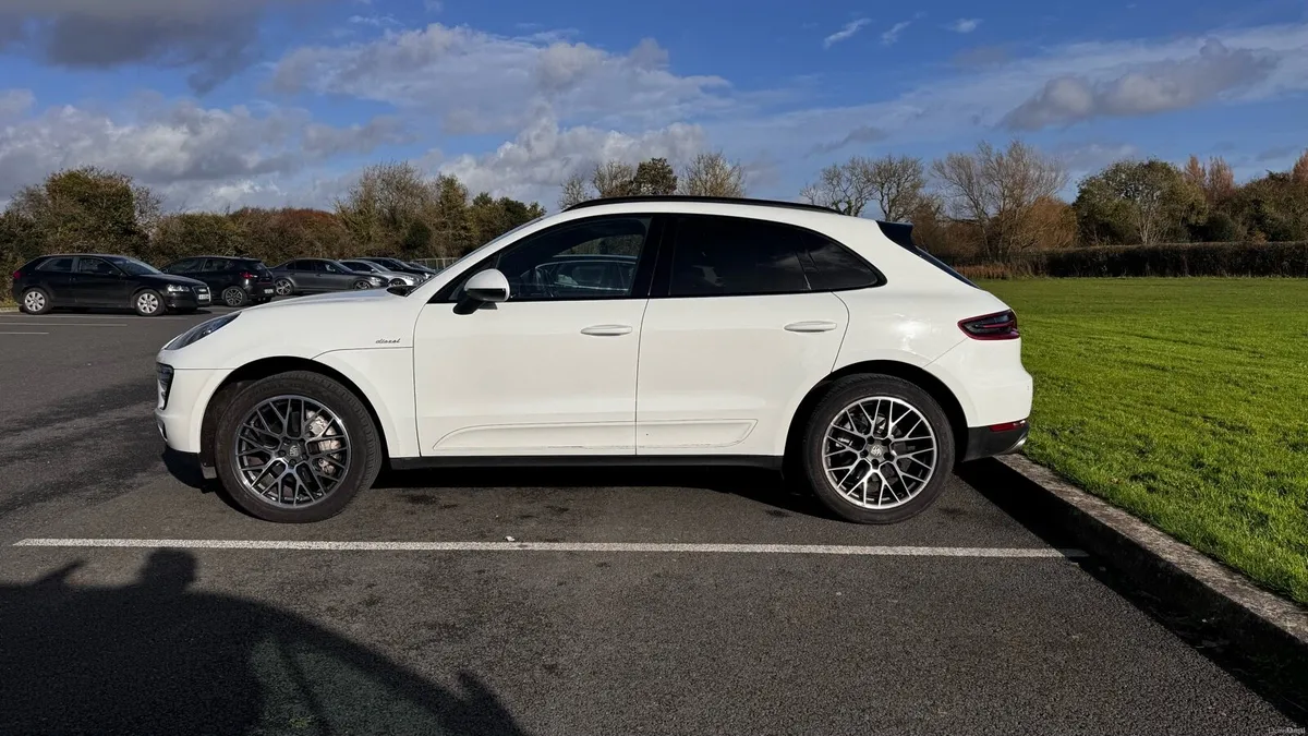 Porsche Macan S Diesel low tax / Full Spec - Image 4