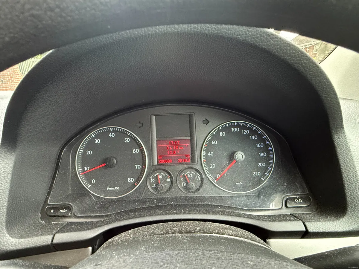 ✅ New: NCT. Car-play. 4k reverse camera. 200Km - Image 3