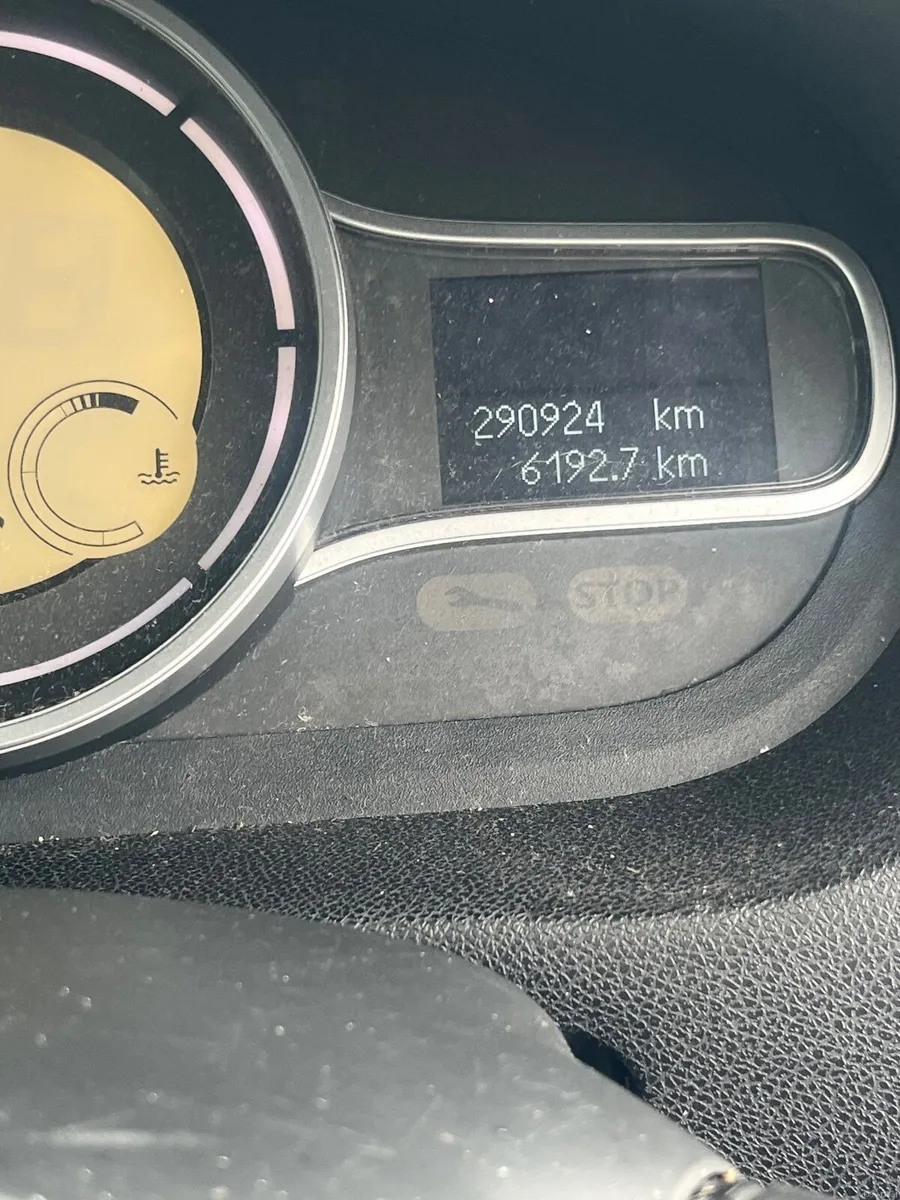 Renault Fluence 2010 - Image 2