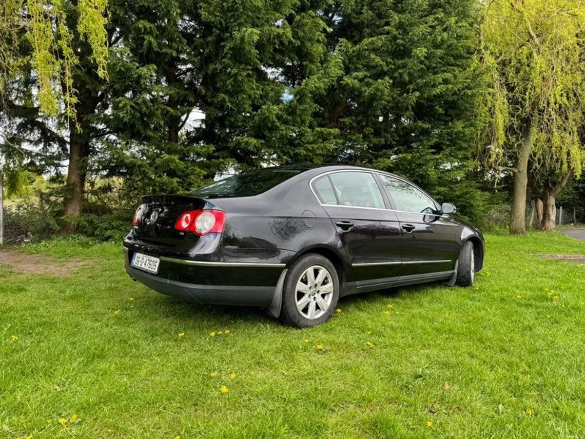 2006 Volkswagen Passat - Image 2