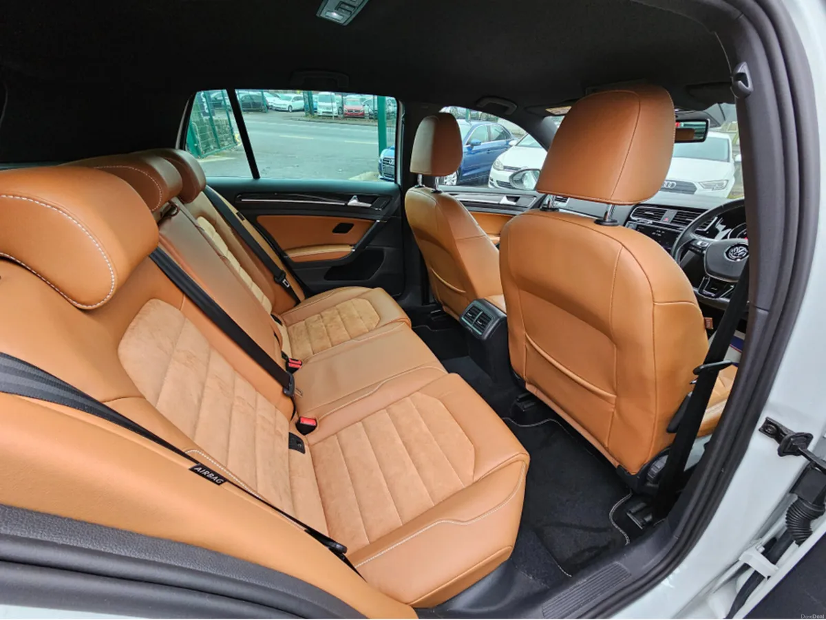 Volkswagen Golf 1.4 TSI SPECIAL TAN LEATHER SEATS - Image 3