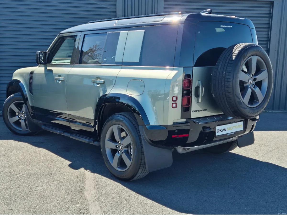 Land Rover Defender X-DYNAMIC HSE PHEV - Image 6