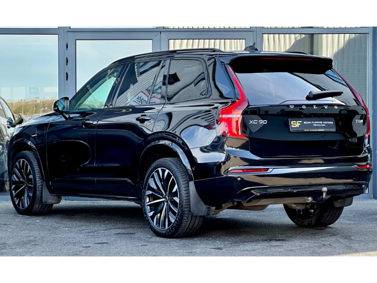 Volvo XC90 T8 PHEV PLUS DARK AWD MY25.5 - Image 3
