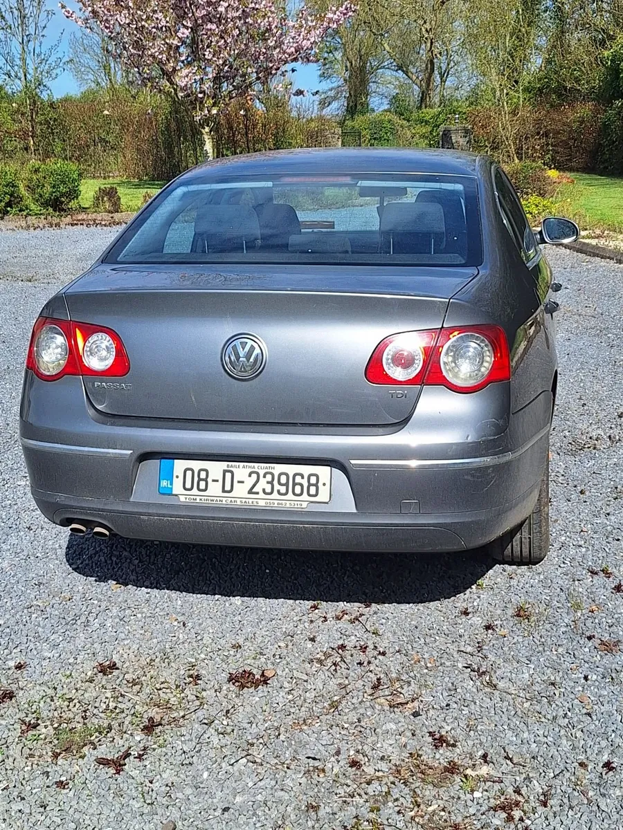 Volkswagen Passat 2008 - Image 2