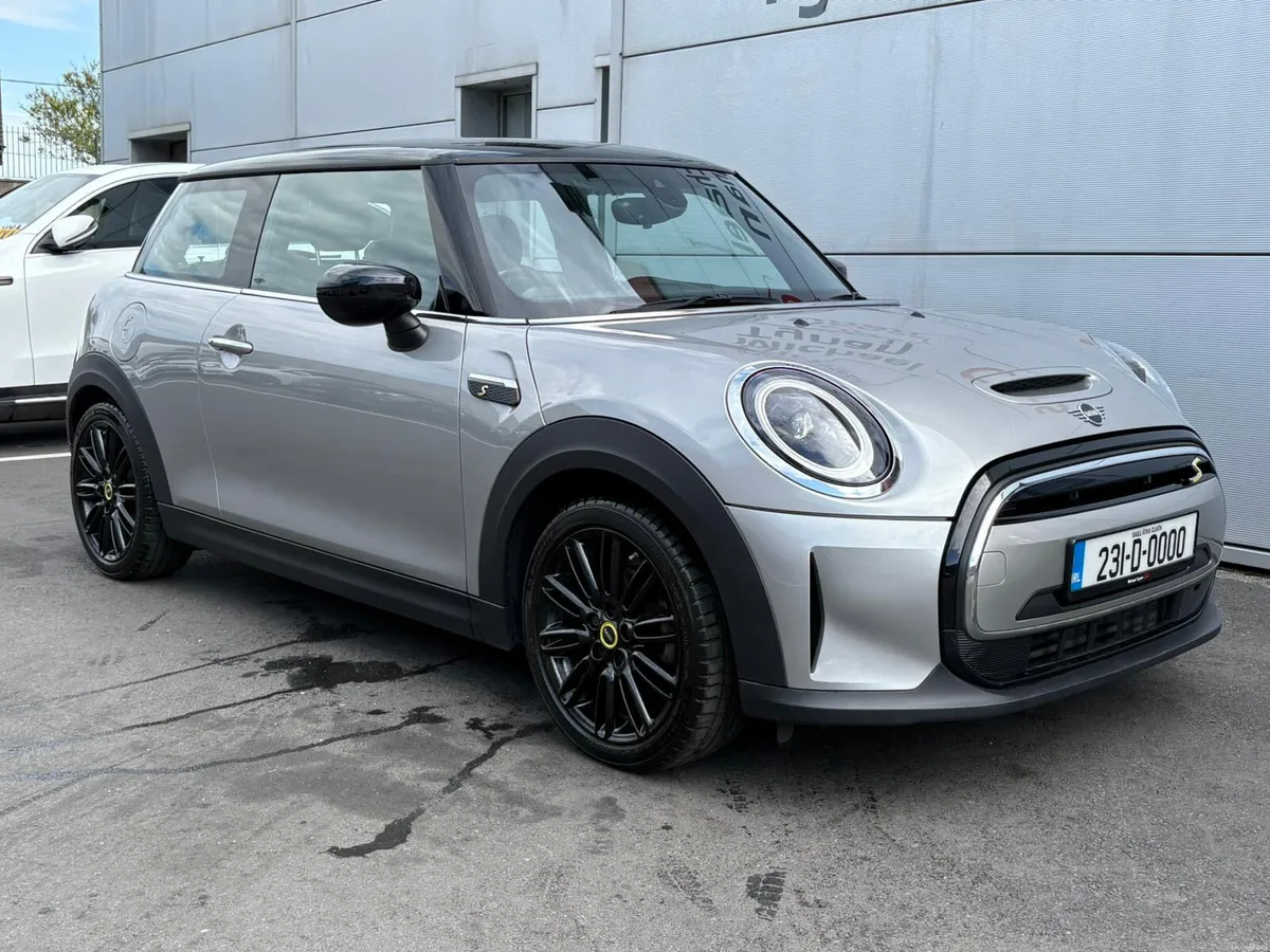 Mini Cooper EV2, 17" Alloys, Black Roof, CarPlay - Image 3