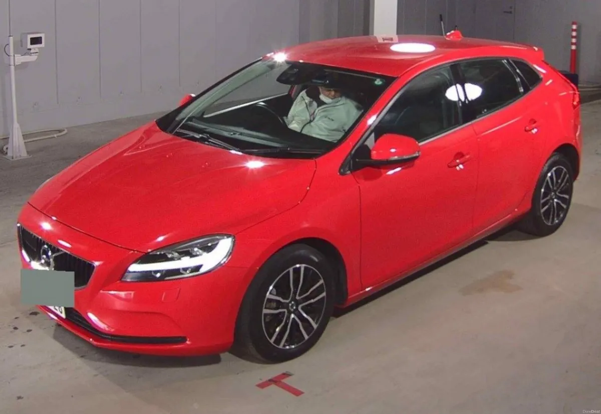 2019 Volvo V40 T3 Kinetic - Image 2
