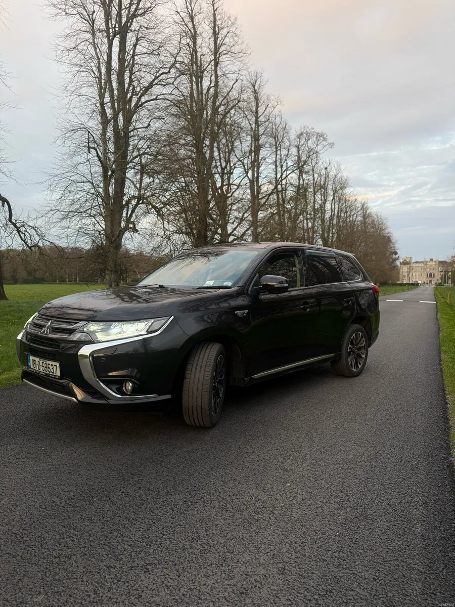 Mitsubishi Outlander 2018 Automatic PHEV - Image 1