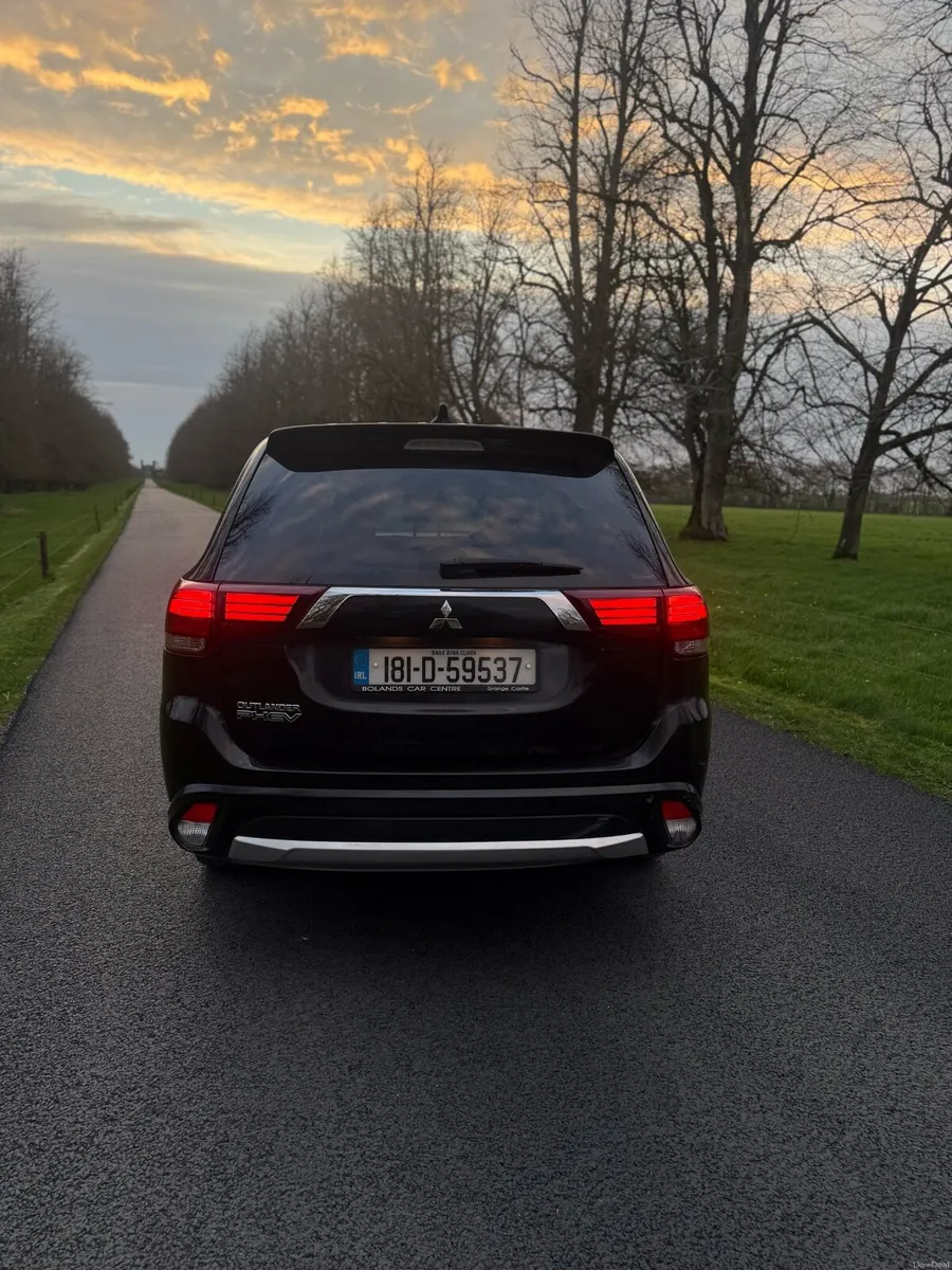 Mitsubishi Outlander 2018 Automatic PHEV - Image 5
