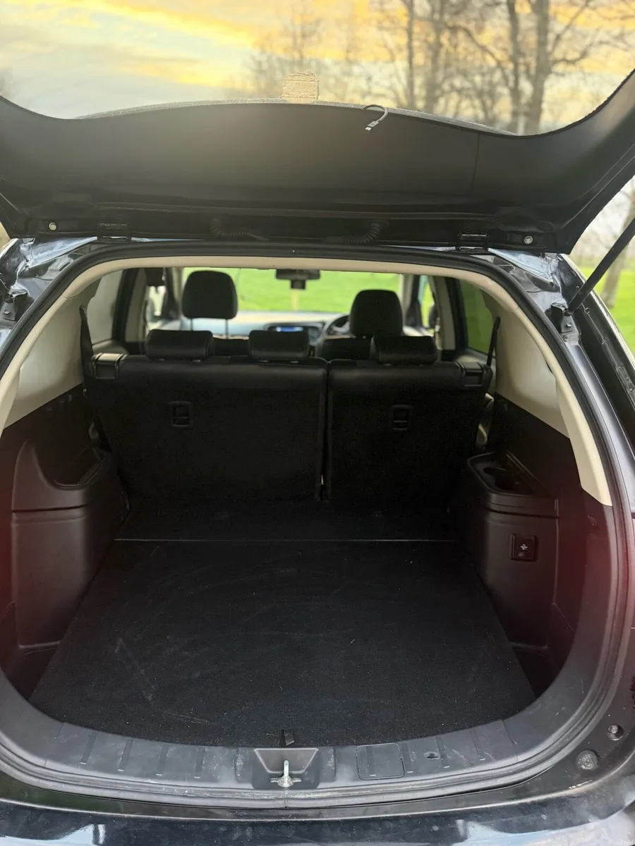 Mitsubishi Outlander 2018 Automatic PHEV - Image 4