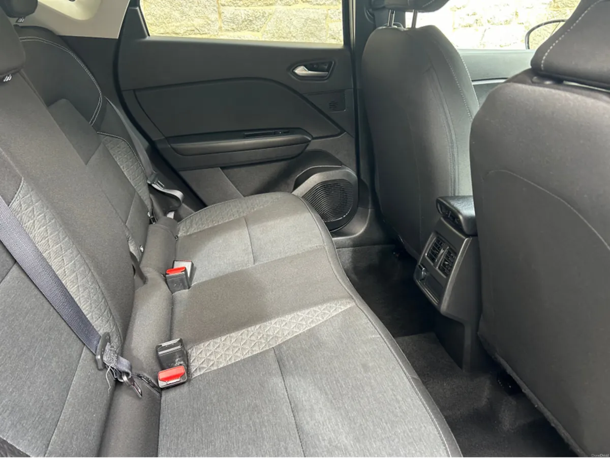 Renault Captur EVOLUTION TCE 140 AUTO MY23 5DR AUT - Image 6