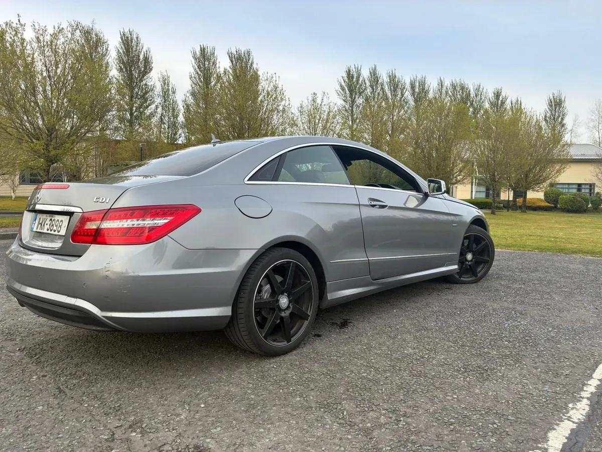 Mercedes-Benz E-Class 2011 - Image 1
