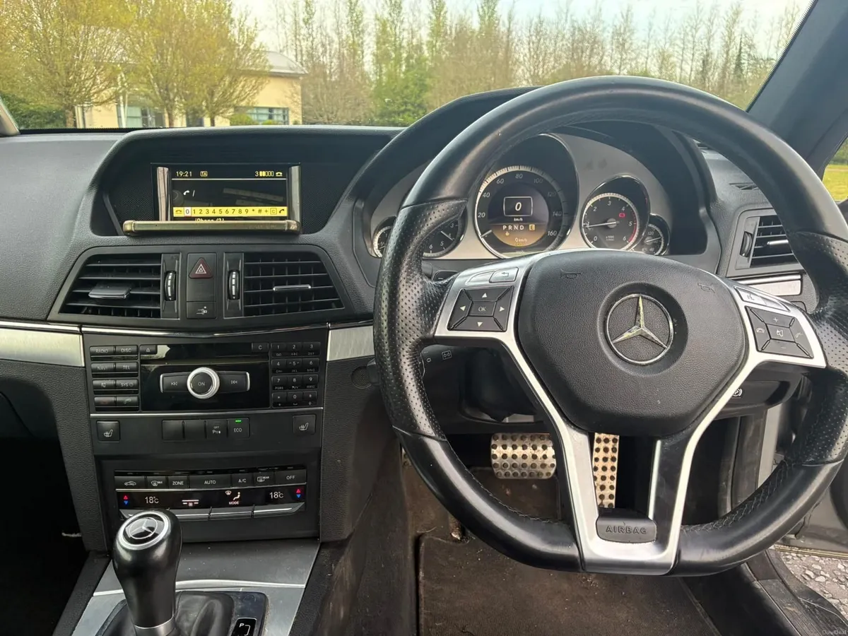 Mercedes-Benz E-Class 2011 - Image 3