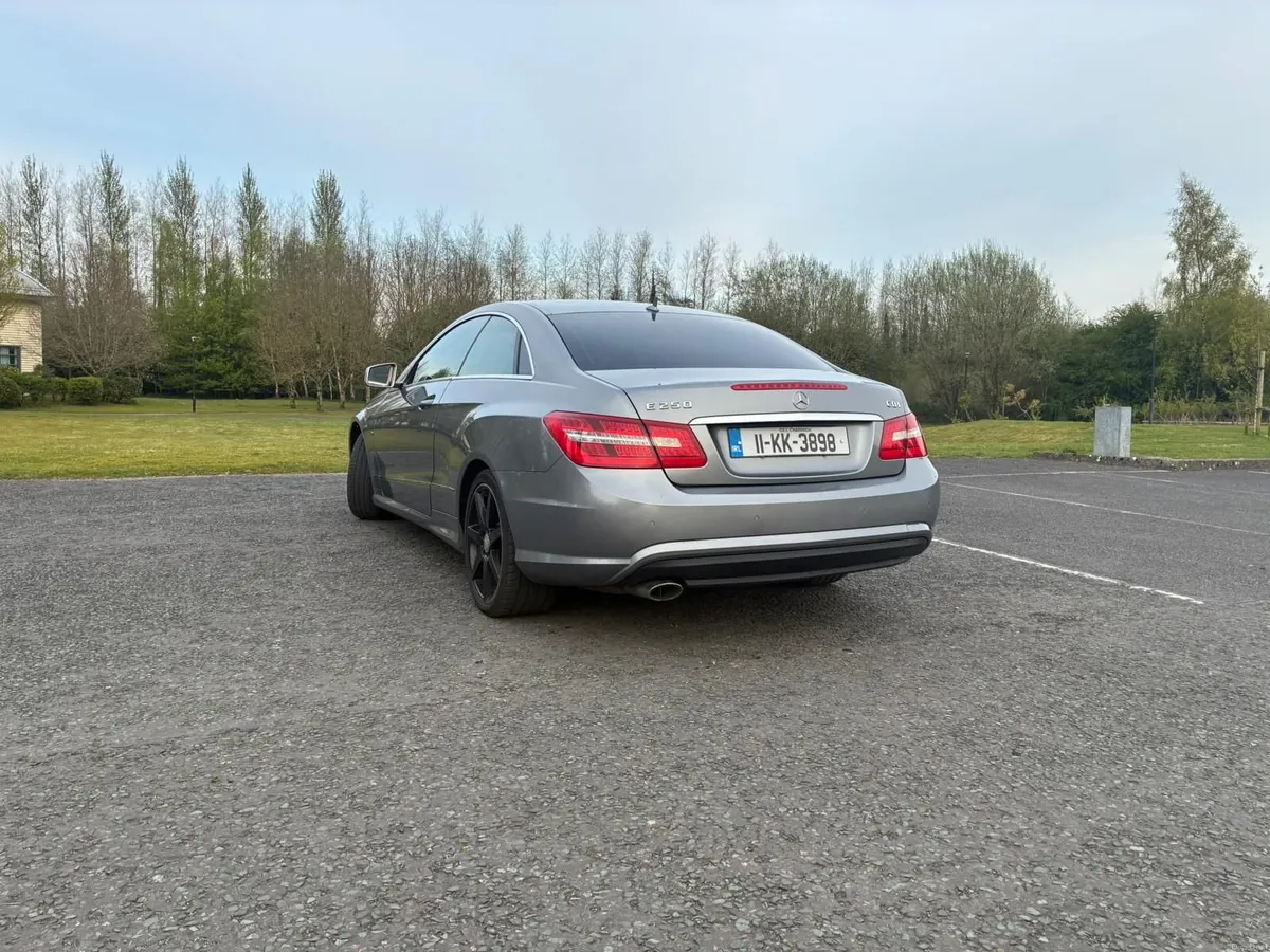 Mercedes-Benz E-Class 2011 - Image 4